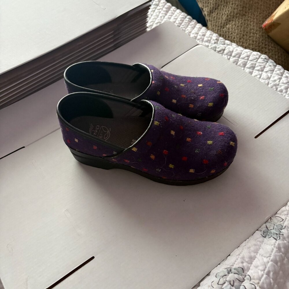 Dansko Vegan Fabric Clogs – Women’s Size 8 (EU 38) – Purple Polka Dot Comfort Sh - Picture 3 of 7
